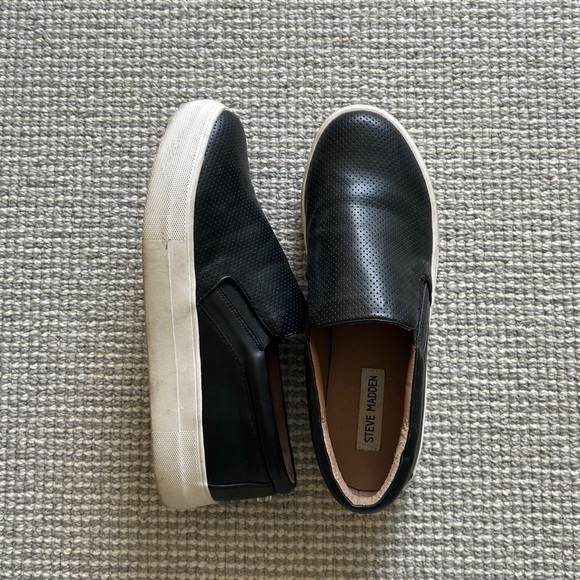 Steve Madden Sneakers - Picture 2 of 6